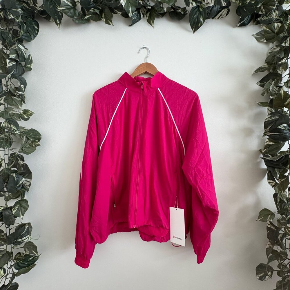 Lululemon Athletic License To Train Lightweight Jacket Passionate NWT Size 12